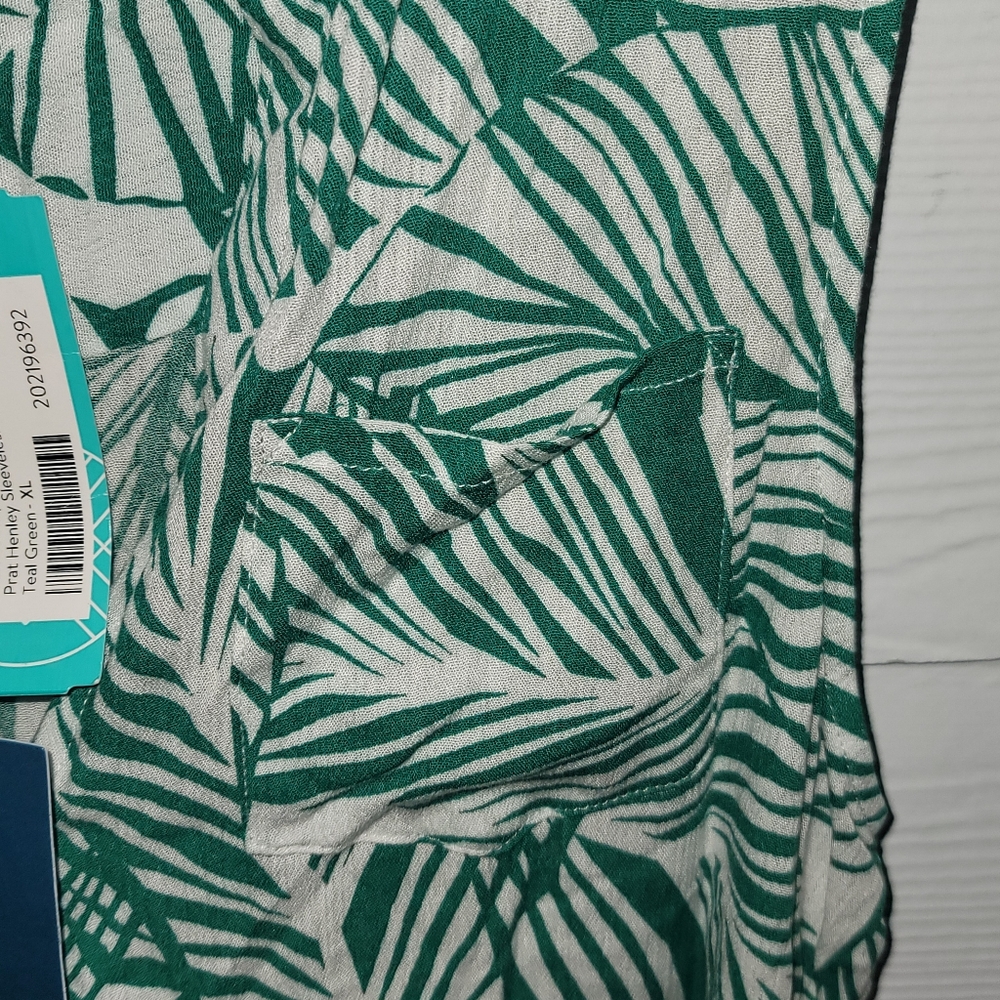 Market & Spruce Prat Teal Green Leaf Print Sleeveless Henley Top - Picture 6 of 8